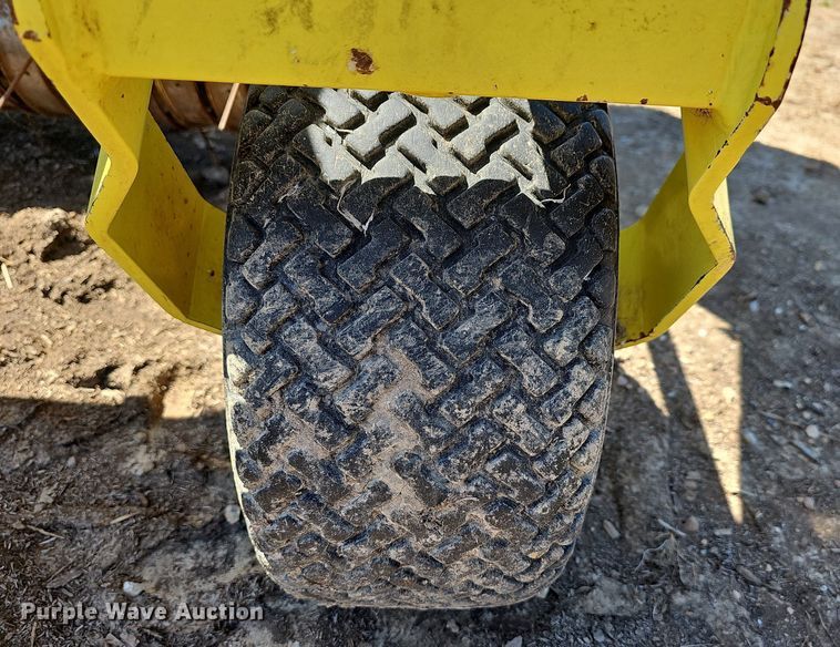 image for item MB9965 John Deere 640B  pickup head