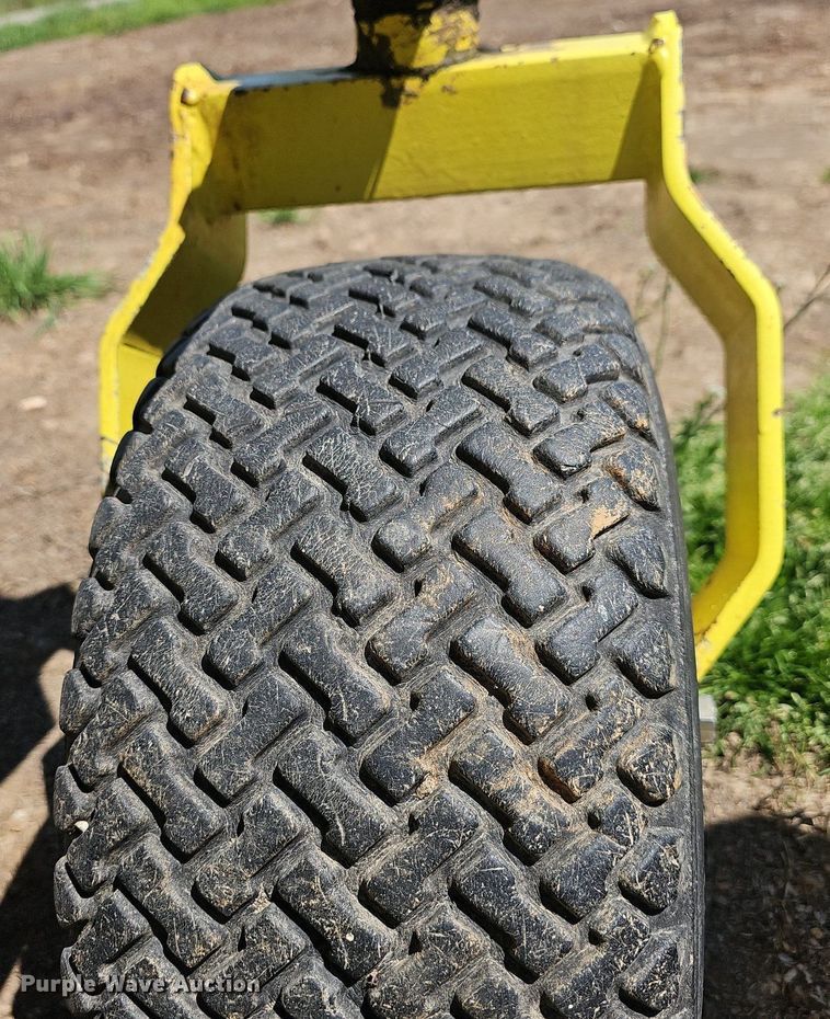 image for item MB9965 John Deere 640B  pickup head