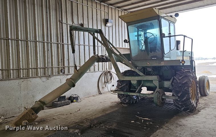 image for item MC9682 1995 John Deere 5400  bunk sweeper