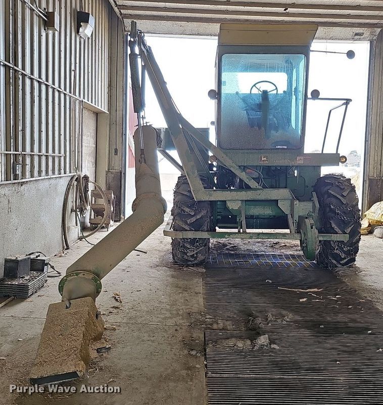 image for item MC9682 1995 John Deere 5400  bunk sweeper