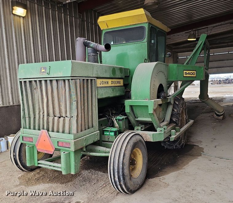 image for item MC9682 1995 John Deere 5400  bunk sweeper