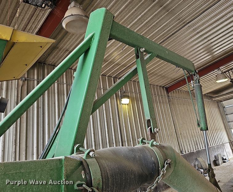 image for item MC9682 1995 John Deere 5400  bunk sweeper