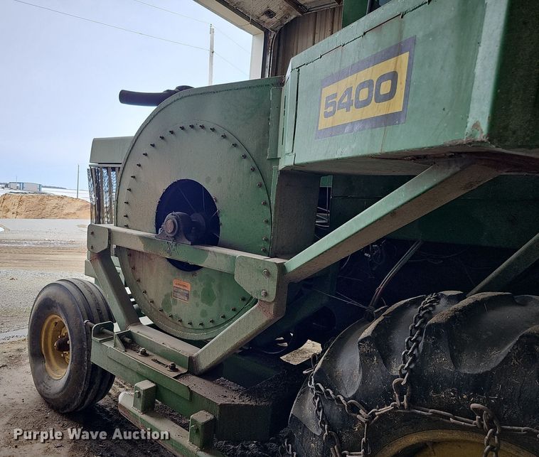 image for item MC9682 1995 John Deere 5400  bunk sweeper