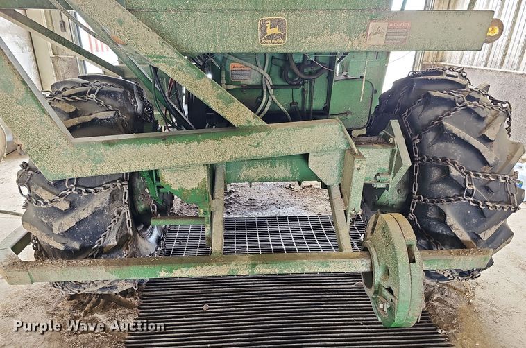 image for item MC9682 1995 John Deere 5400  bunk sweeper