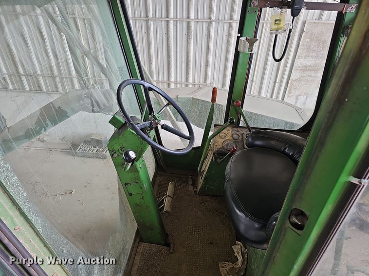 image for item MC9682 1995 John Deere 5400  bunk sweeper