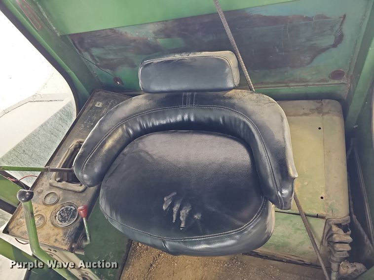 image for item MC9682 1995 John Deere 5400  bunk sweeper