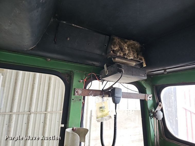 image for item MC9682 1995 John Deere 5400  bunk sweeper