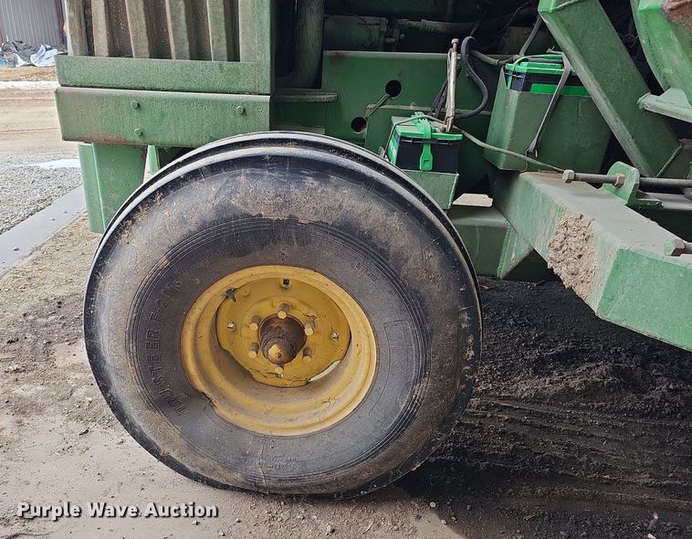 image for item MC9682 1995 John Deere 5400  bunk sweeper