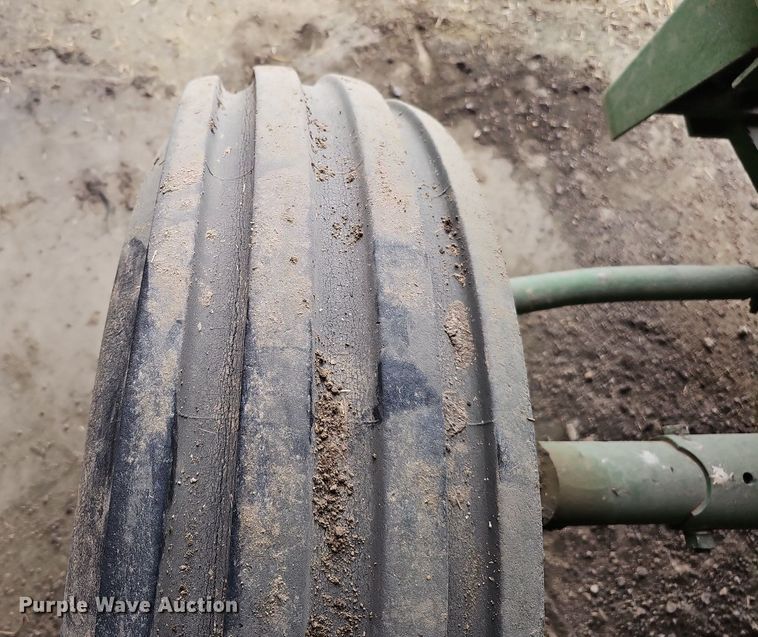 image for item MC9682 1995 John Deere 5400  bunk sweeper