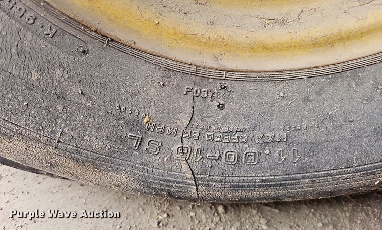 image for item MC9682 1995 John Deere 5400  bunk sweeper