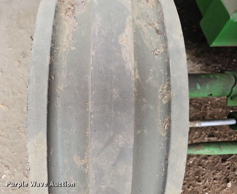 image for item MC9682 1995 John Deere 5400  bunk sweeper