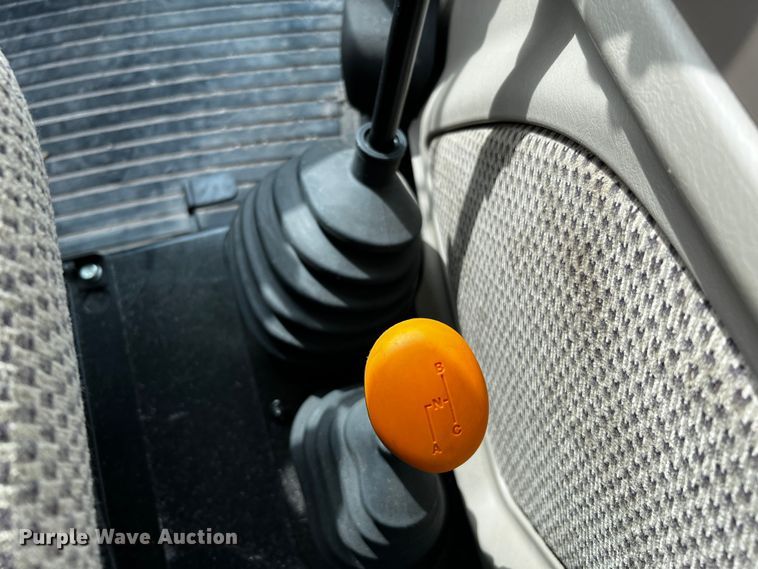 image for item MF9884 John Deere 5100E  MFWD tractor