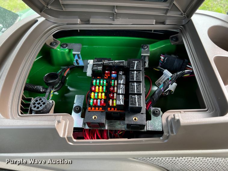 image for item MF9884 John Deere 5100E  MFWD tractor