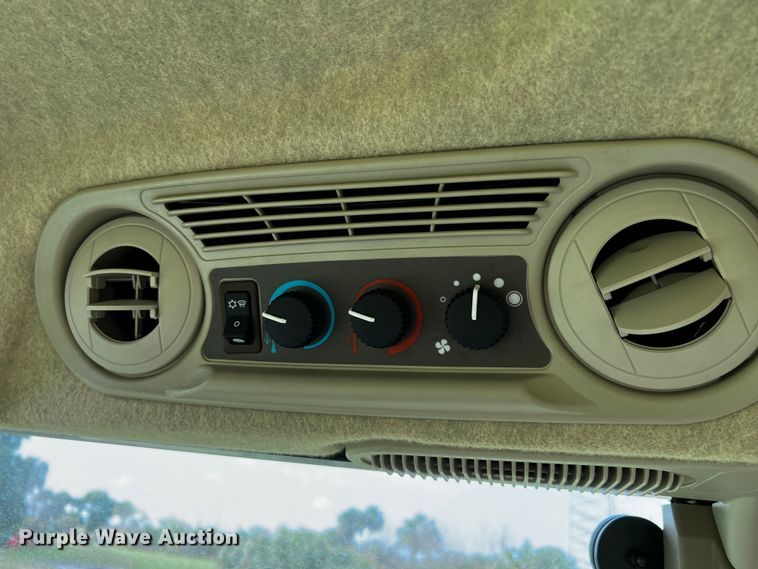 image for item MF9884 John Deere 5100E  MFWD tractor