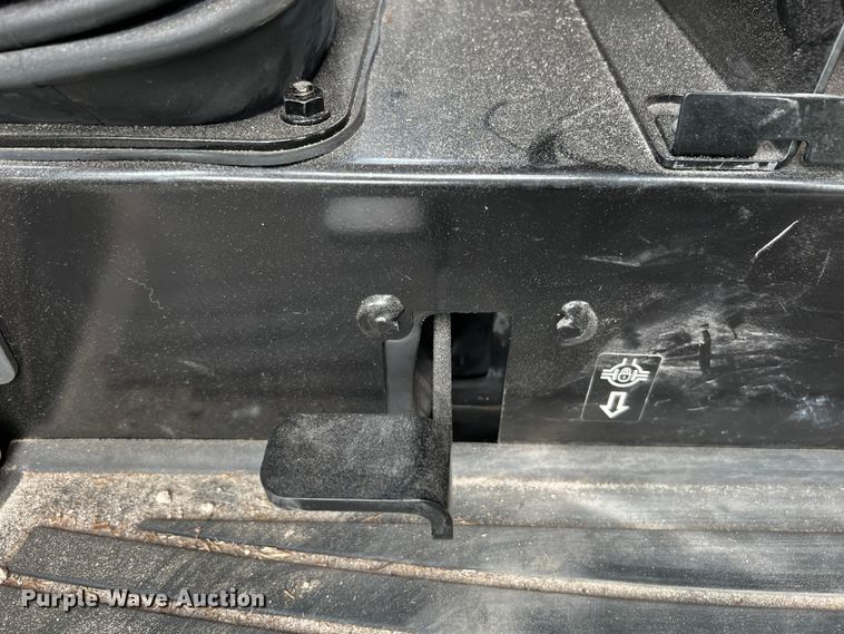 image for item MF9884 John Deere 5100E  MFWD tractor