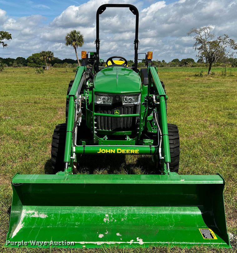 image for item MF9897 John Deere 4066M  MFWD tractor