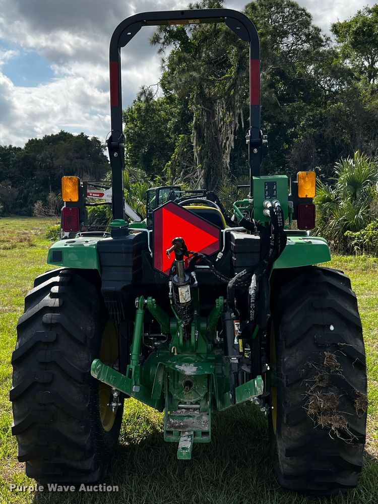 image for item MF9897 John Deere 4066M  MFWD tractor