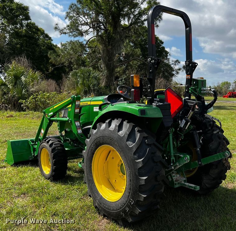 image for item MF9897 John Deere 4066M  MFWD tractor