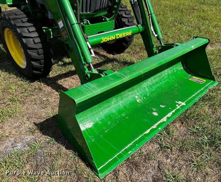 image for item MF9897 John Deere 4066M  MFWD tractor