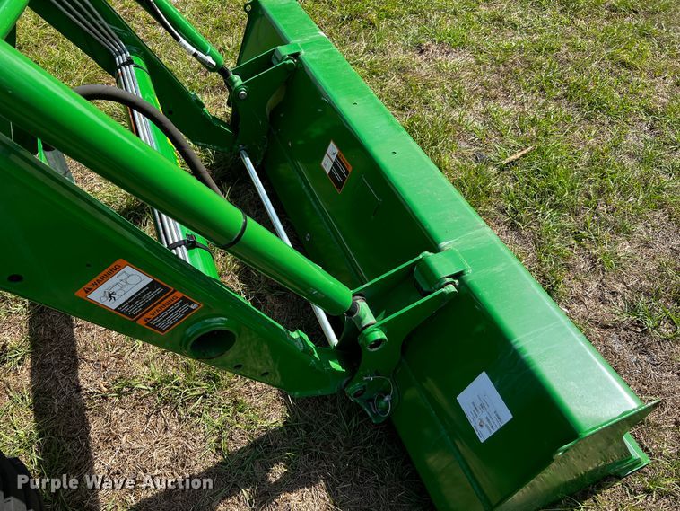 image for item MF9897 John Deere 4066M  MFWD tractor