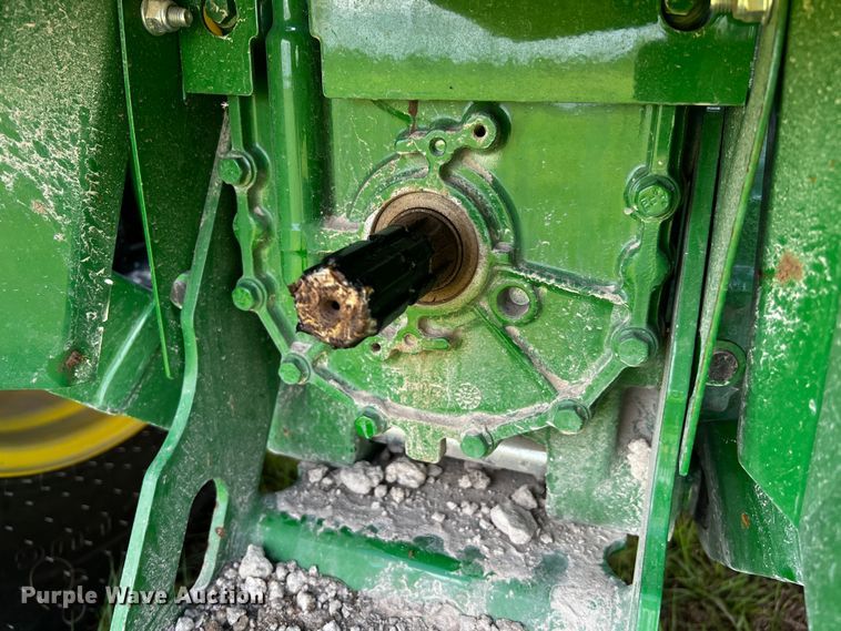 image for item MF9897 John Deere 4066M  MFWD tractor