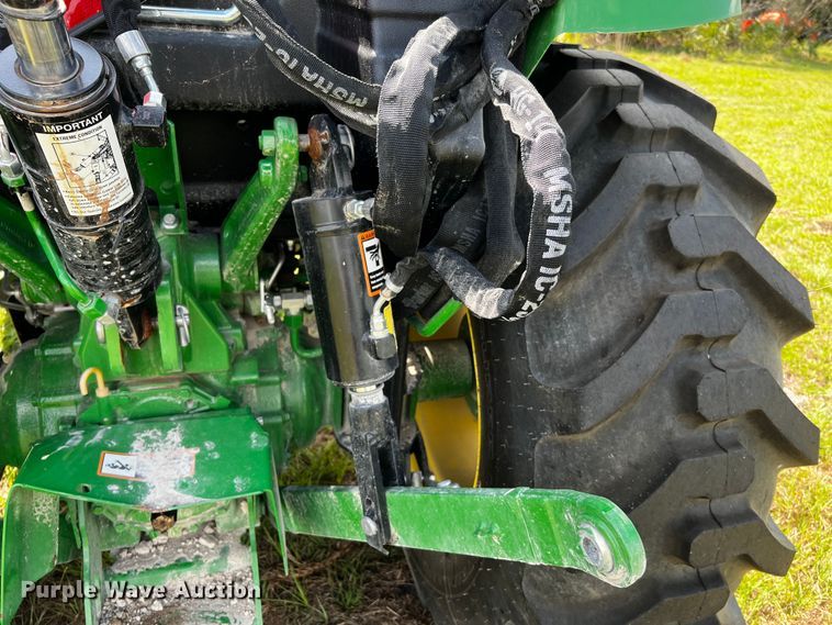 image for item MF9897 John Deere 4066M  MFWD tractor