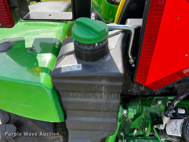 image for item MF9897 John Deere 4066M  MFWD tractor