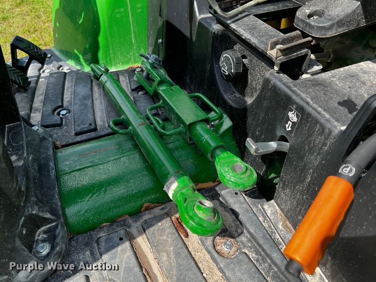 image for item MF9897 John Deere 4066M  MFWD tractor