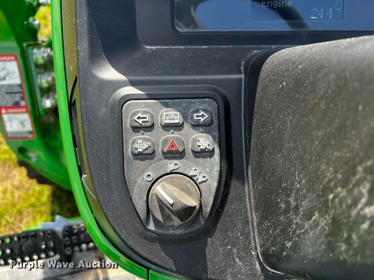 image for item MF9897 John Deere 4066M  MFWD tractor