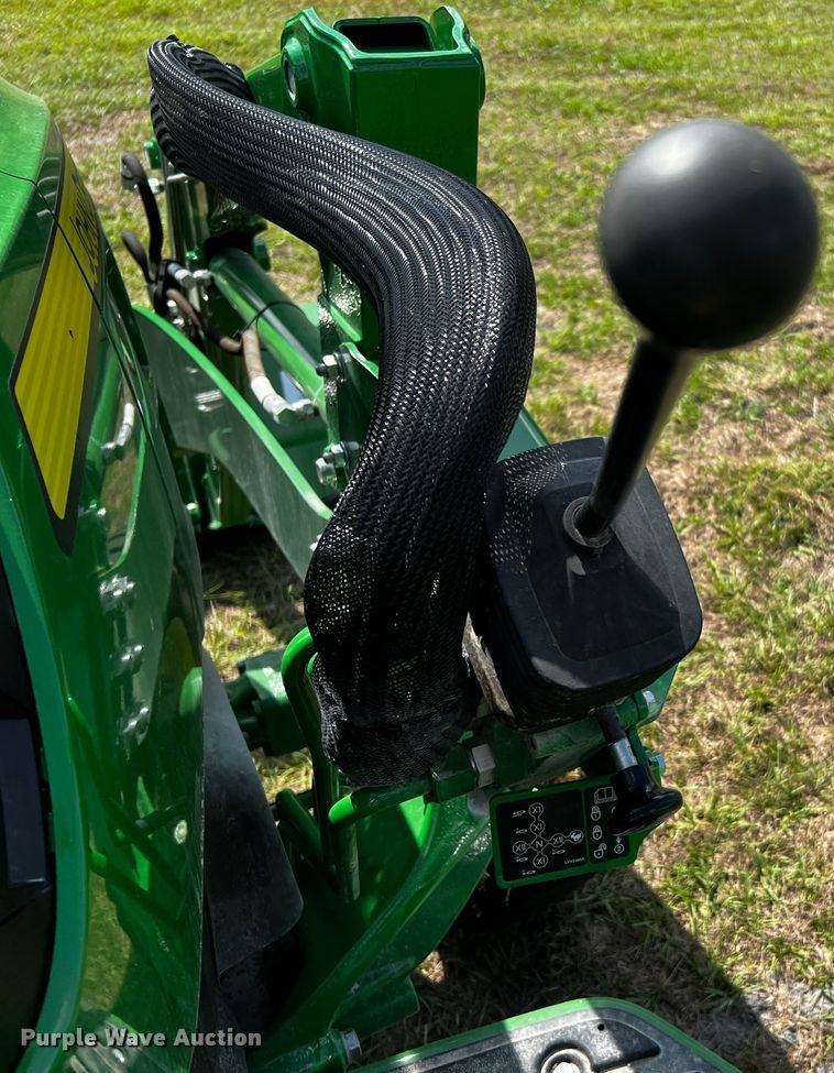 image for item MF9897 John Deere 4066M  MFWD tractor