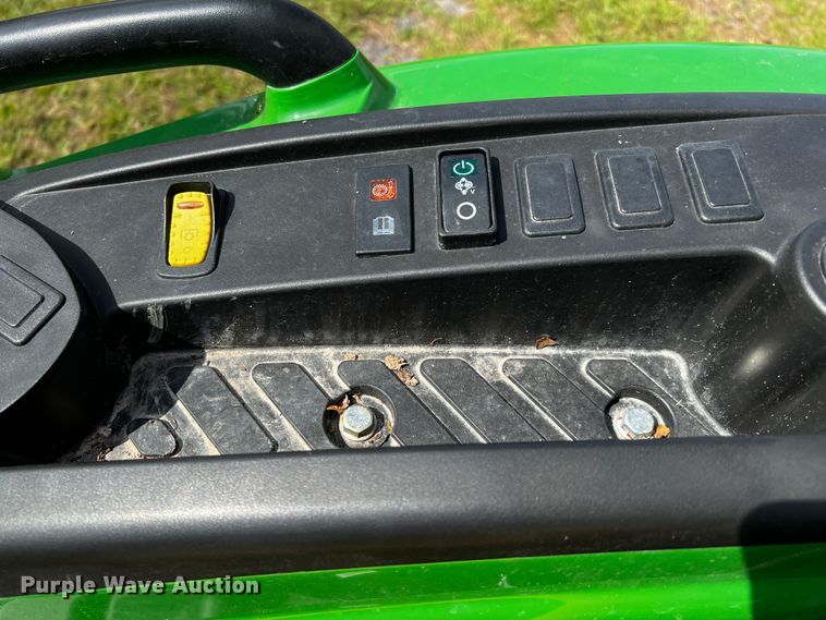 image for item MF9897 John Deere 4066M  MFWD tractor