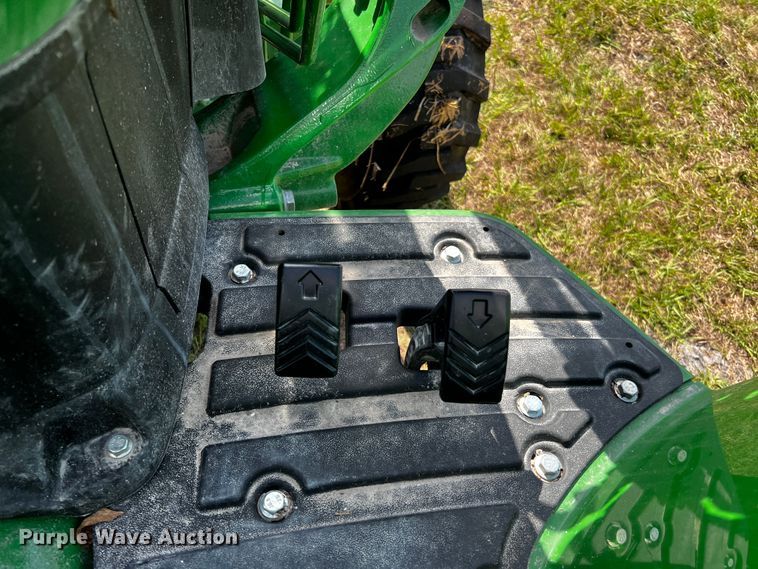 image for item MF9897 John Deere 4066M  MFWD tractor