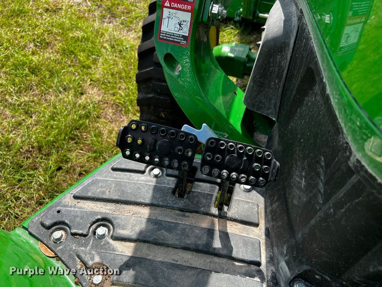 image for item MF9897 John Deere 4066M  MFWD tractor