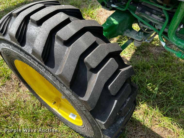 image for item MF9897 John Deere 4066M  MFWD tractor