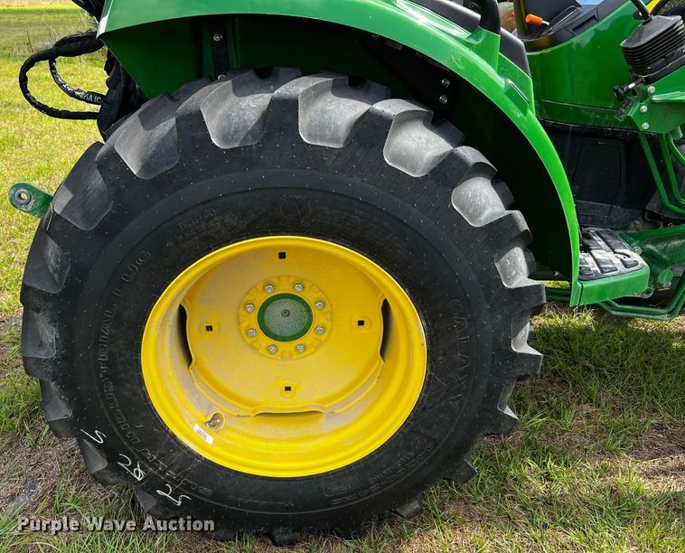 image for item MF9897 John Deere 4066M  MFWD tractor