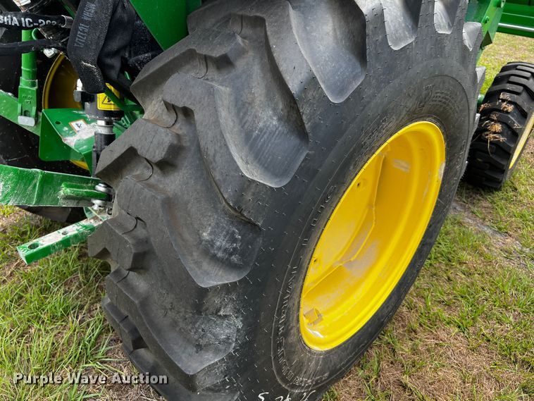 image for item MF9897 John Deere 4066M  MFWD tractor
