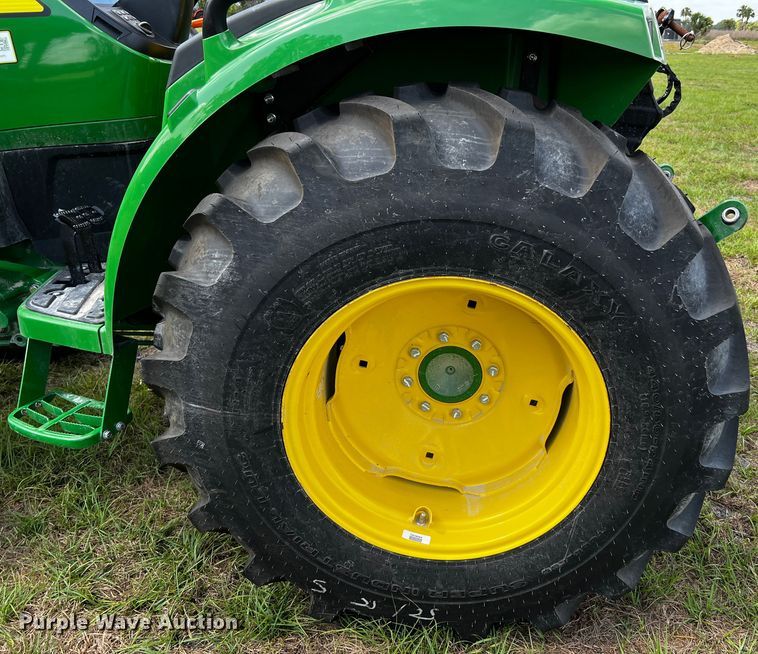 image for item MF9897 John Deere 4066M  MFWD tractor