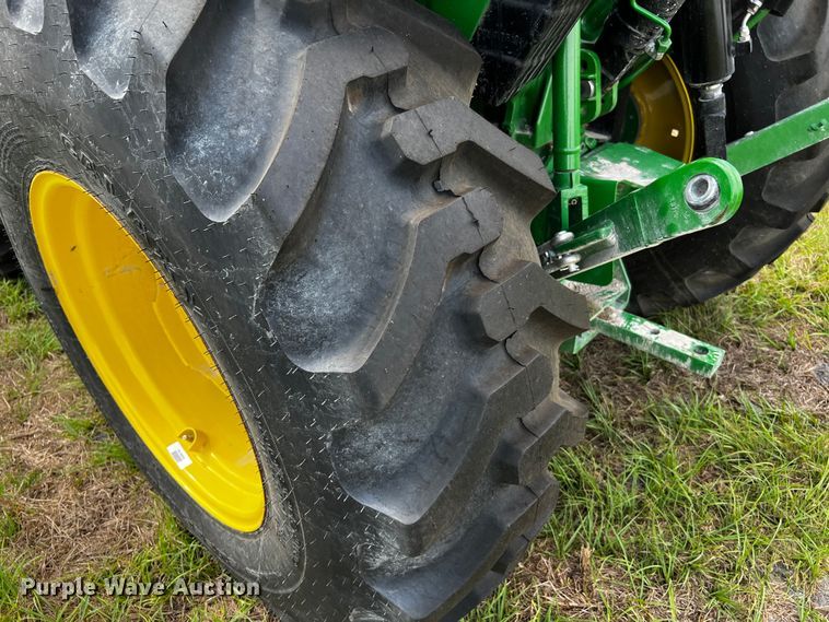 image for item MF9897 John Deere 4066M  MFWD tractor