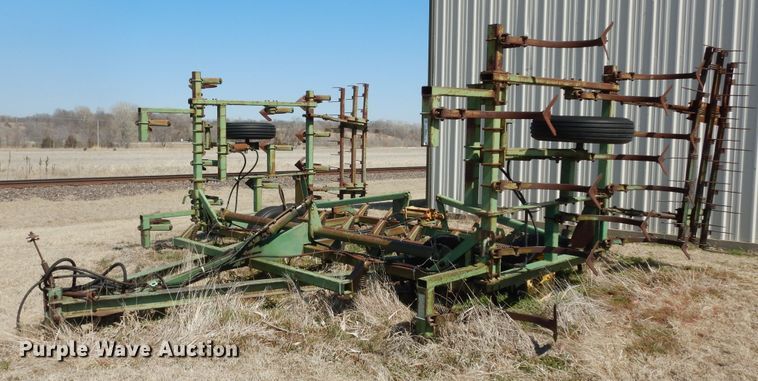 image for item MI9311 John Deere 1000  field cultivator