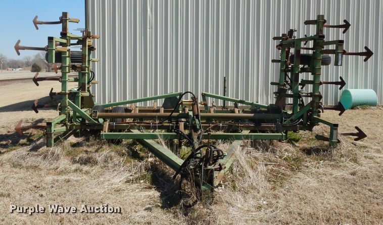 image for item MI9311 John Deere 1000  field cultivator