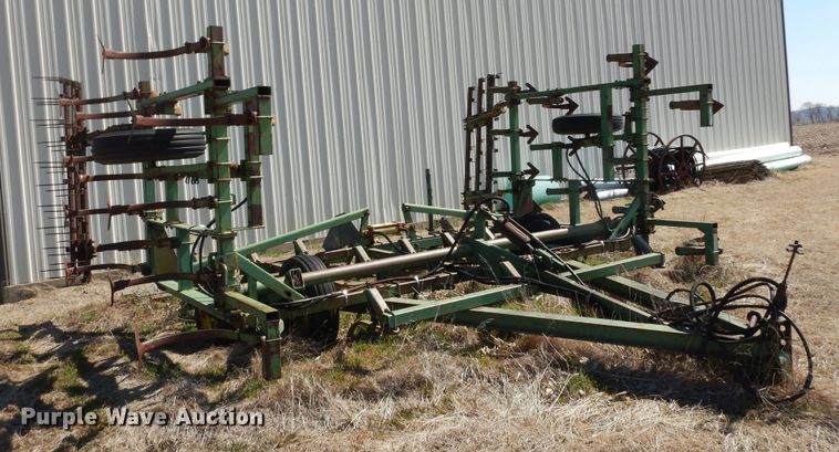 image for item MI9311 John Deere 1000  field cultivator