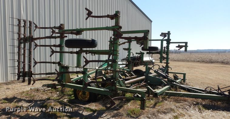 image for item MI9311 John Deere 1000  field cultivator