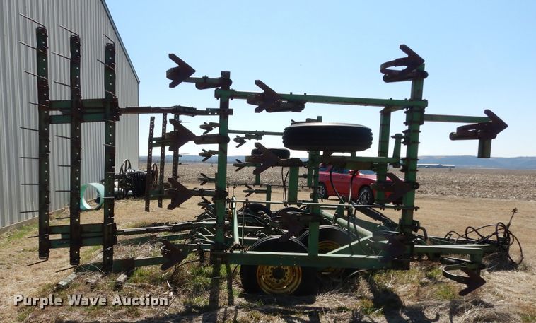 image for item MI9311 John Deere 1000  field cultivator