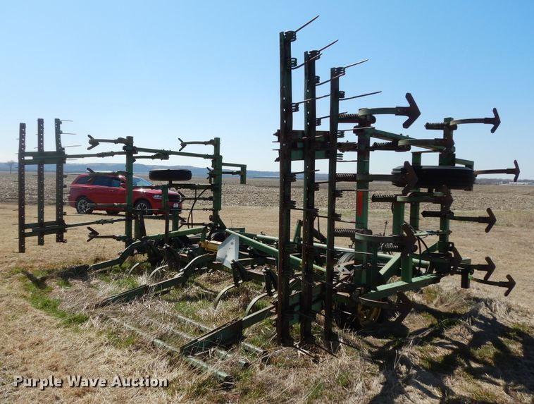 image for item MI9311 John Deere 1000  field cultivator