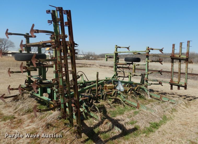 image for item MI9311 John Deere 1000  field cultivator