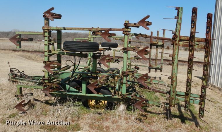 image for item MI9311 John Deere 1000  field cultivator