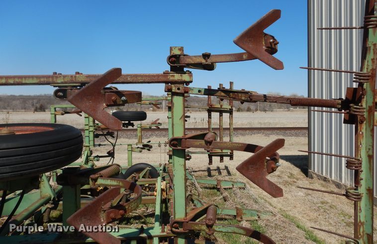 image for item MI9311 John Deere 1000  field cultivator