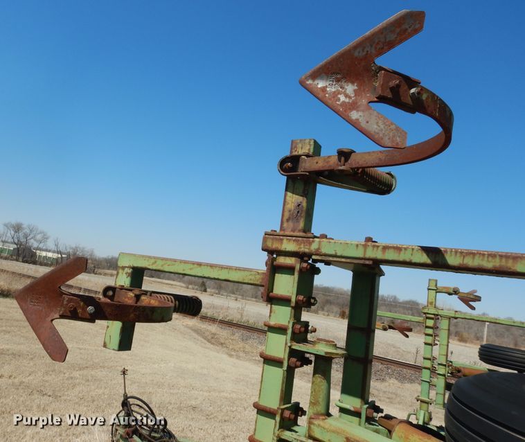 image for item MI9311 John Deere 1000  field cultivator