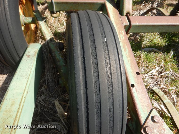 image for item MI9311 John Deere 1000  field cultivator