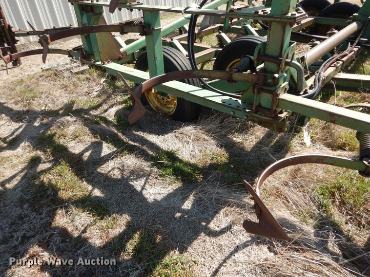image for item MI9311 John Deere 1000  field cultivator